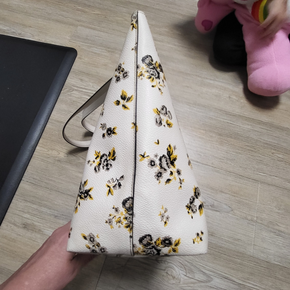 Coach Cream and Yellow Floral Shoulder Bag - Picture 4 of 6